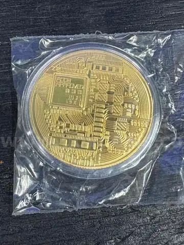 BITCOIN TOKEN GOLD COLORED COIN IN PLASTIC CASE - SHIPPING ONLY - MA