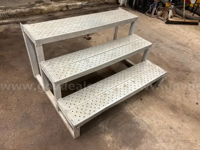 ALUMINUM STAIR SET - LOCAL PICKUP ONLY! MA