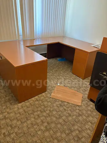 U-Shaped Office Desk Description