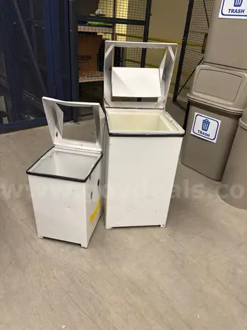 UNITED Commercial Swing-Top Trash Receptacles