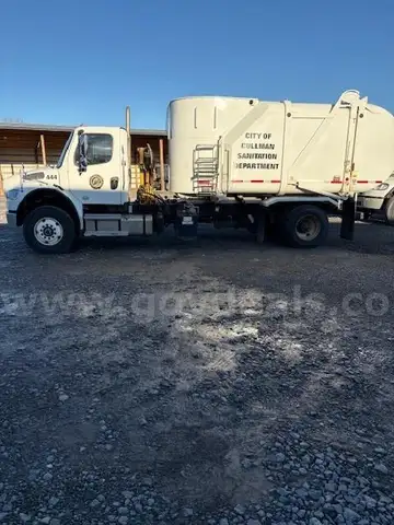 2021 Freightliner M2-106