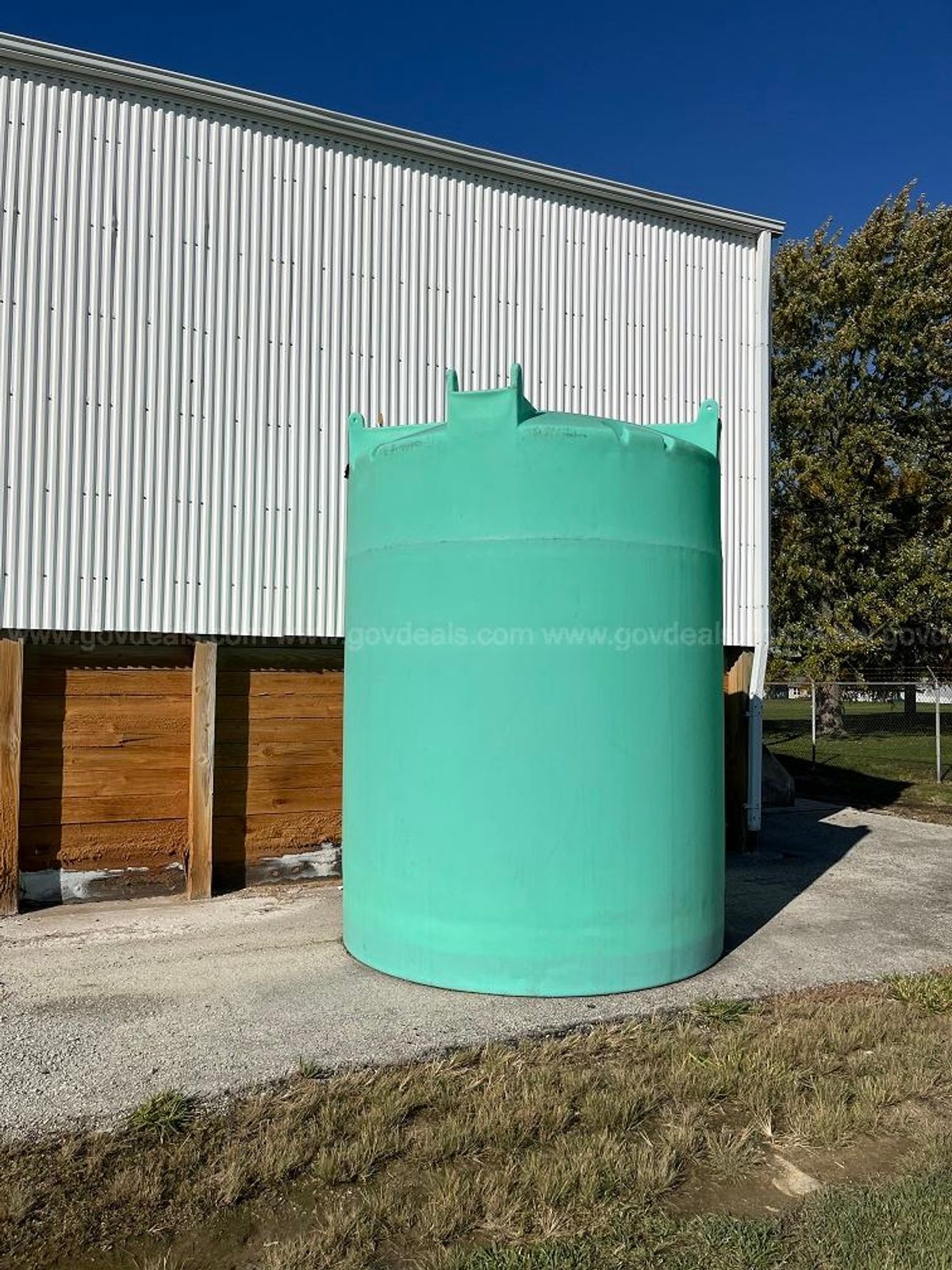 2700-gallon-tank-allsurplus