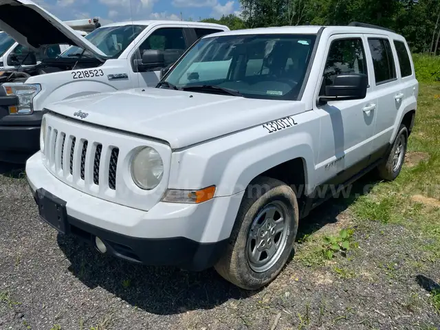 2014 Jeep Patriot Sport 4WD 4-DR with 2.4L L4
