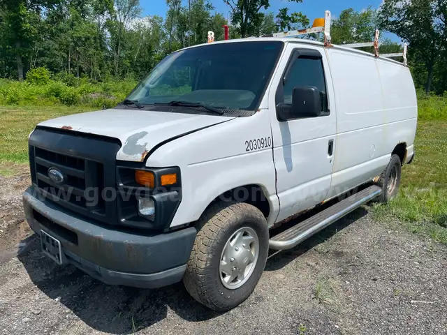 2011 Ford Econoline E-350 Super Duty CARGO VAN with 5.4L V8