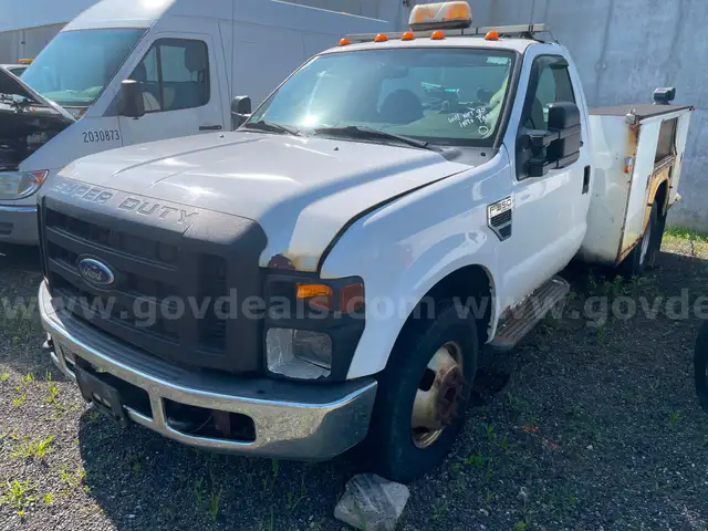 2008 Ford F-350 SD XL DRW 2WD Utility Body with 5.4L V8