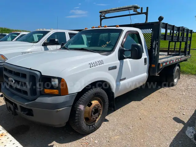 2006 Ford F-350 SD XL 2WD DRW Stake Bed Body with 6.0L V8