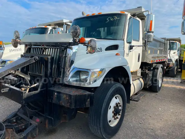 2005 International 7400 Single Axle Dump Truck with 7.6L L6 DIESEL