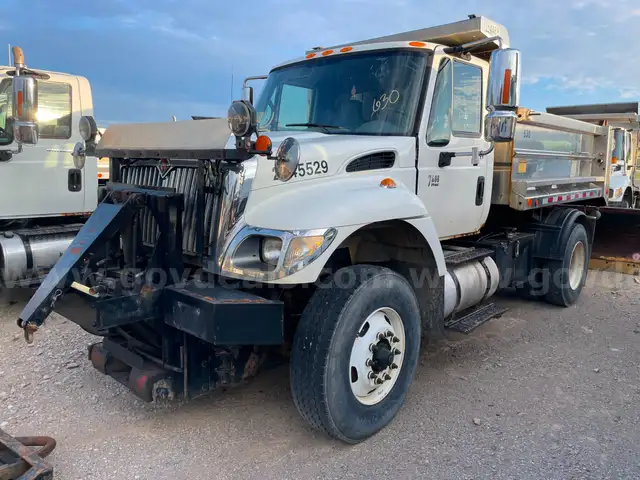2006 International 7400 -Single Axle Dump Truck with 9.3L L6 DIESEL