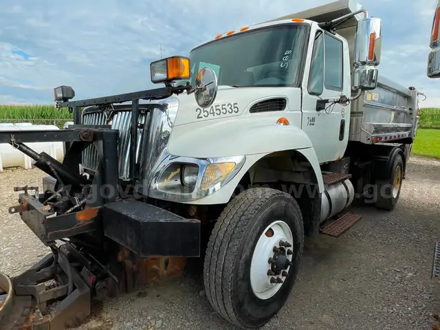 2006 International 7400 Single Axle Dump Truck with 9.3L L6 DIESEL
