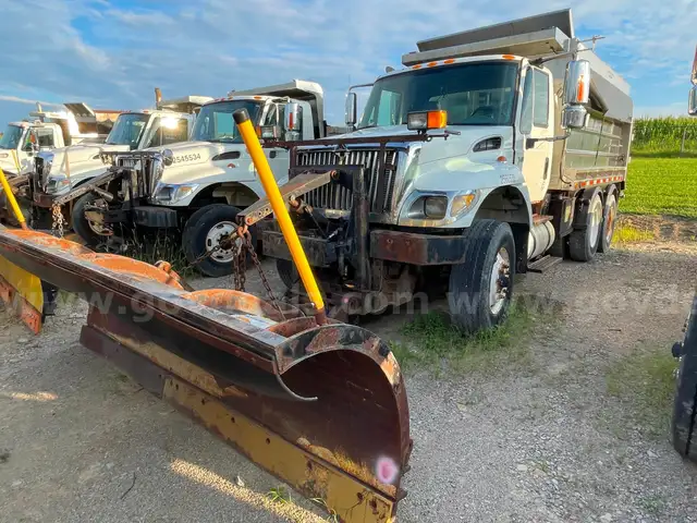 2007 International 7400 Tandem Axle Dump Truck with 9.3L L6 DIESEL