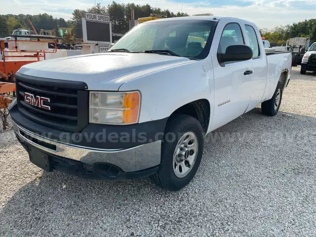 2013 GMC Sierra 1500 2WD EXT CAB PICKUP with 4.8L V8