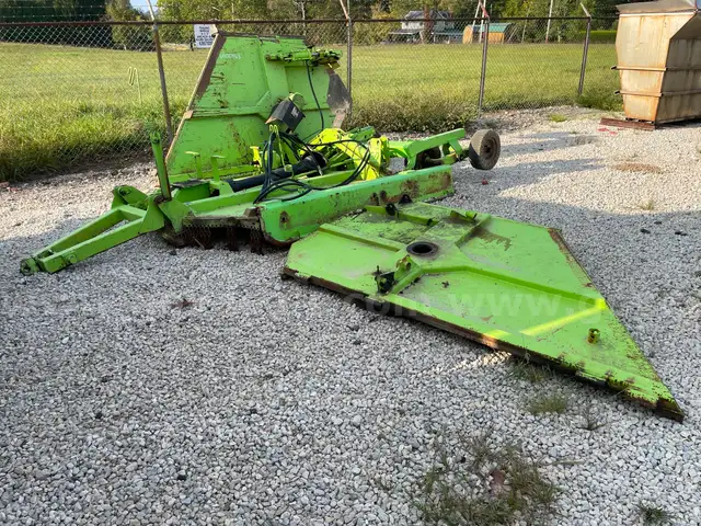 2000 SCHULTE XH1000 Bat-Wing Mower