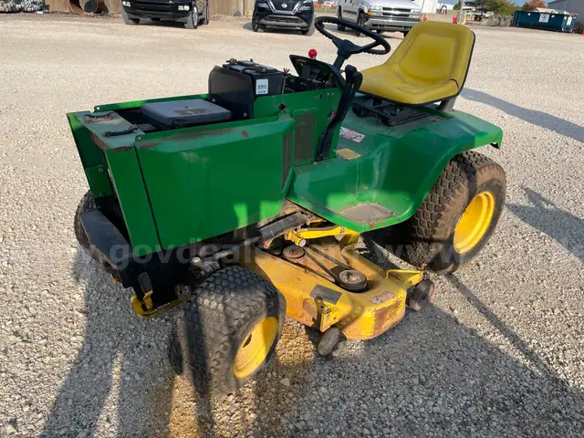 JOHN DEERE 420 Lawn Tractor