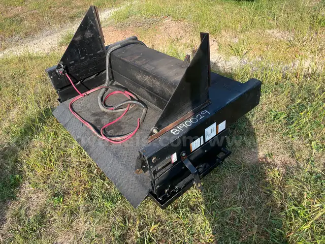 Tommy Gate Co. Liftgate, Model SUT54