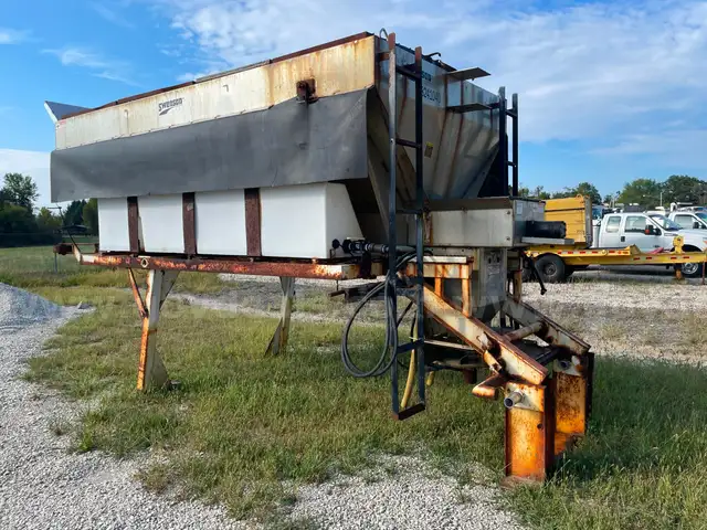 Swenson Salt Spreader V-Box, Model EVA10015SS
