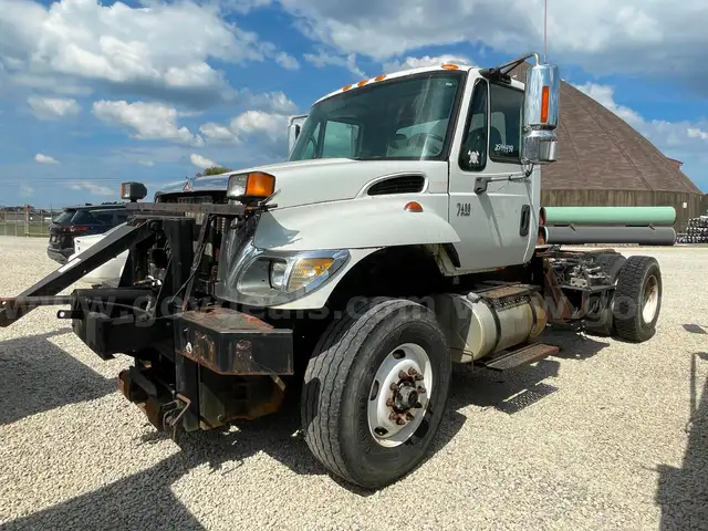 2005 International 7400 Cab/Chassis with 7.6L L6 DIESEL