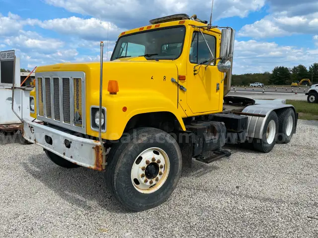 2000 International F2574 Truck Tractor with 14.0L L6 DIESEL
