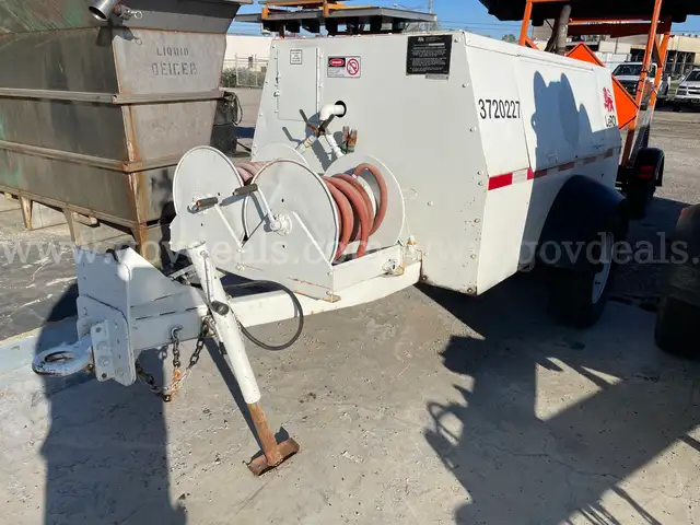 1993 LEROI AIR COMPRESSOR, Model 185 CFM
