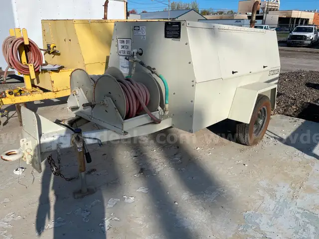 1993 LEROI AIR COMPRESSOR, 185 C.F.M.