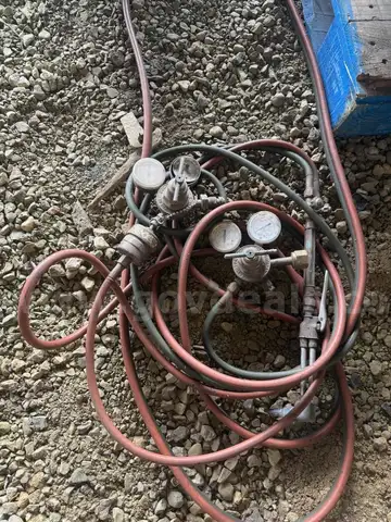 Welding hoses with torch and gauges