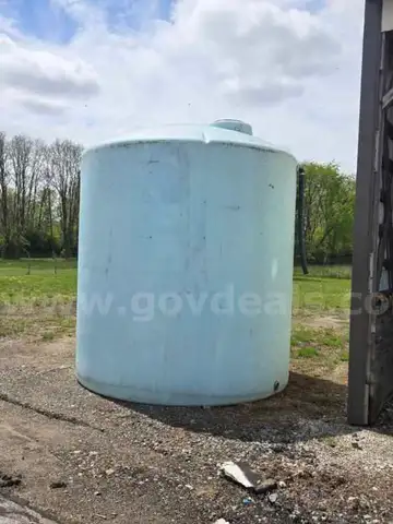 Liquid vertical liquid storage tank