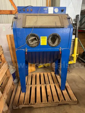 Tuxedo Sandblast Cabinet