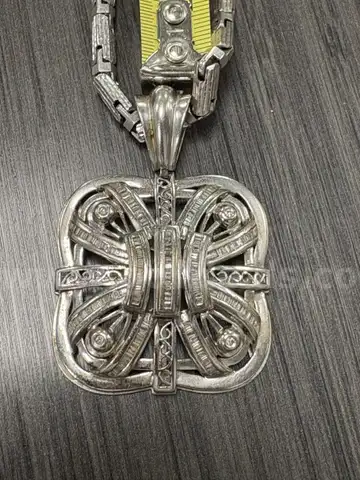 Pendant necklace