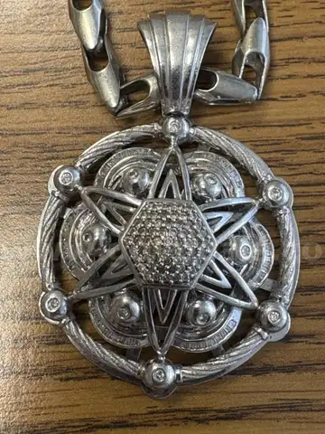Pendant necklace