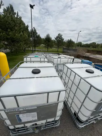 1 each - 260 gal, T260 plastic tote w/metal frame