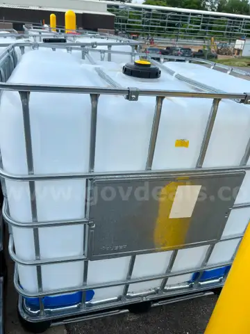 4 each - 260 gal, T260 plastic tote w/metal frame