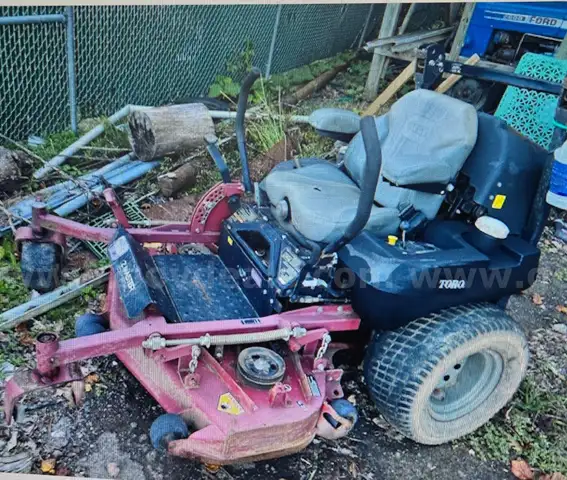 Diesel mower 52&#x27; deck with dual fuel tanks