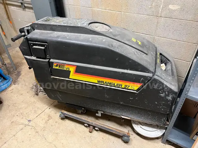 Wrangler 27-7002B Floor Scrubber