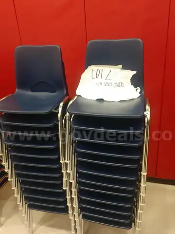 Small child&#x27;s classroom chair, blue, set of 24