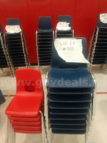 LOT of 14 Small child&#x27;s classroom chairs