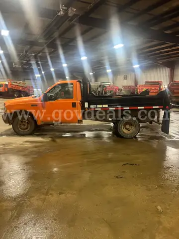 2004 Ford F-350 SD XL 2WD DRW