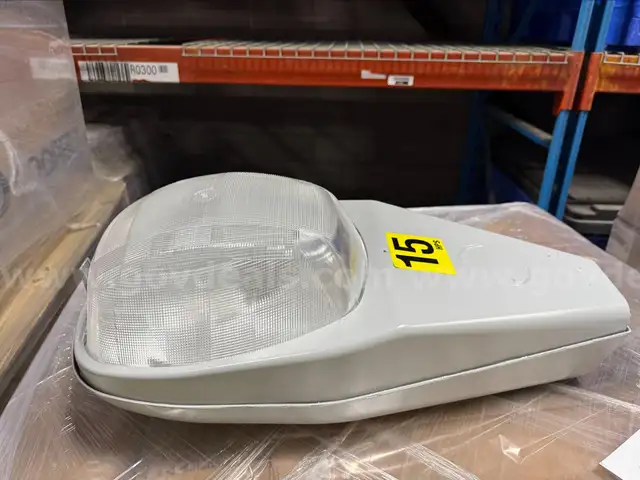 New Horizontal Distribution Type III Lighting Fixtures - Pallet Quantity