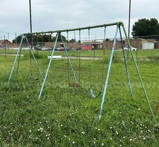 Swing set, 4 swing size, aluminium, steel, and plastic