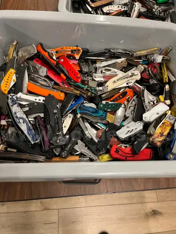 Knives, approximately 30lbs