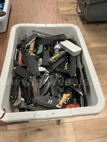 Knives, approximately 30lbs