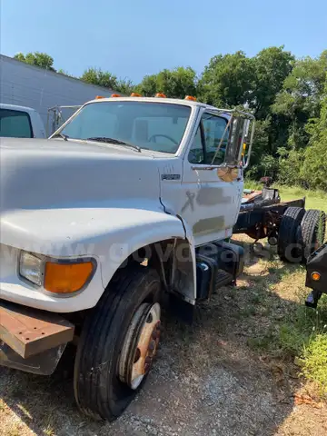 1999 Ford F800