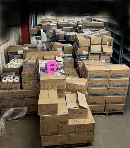 Paper towel dispensers and refills - Lot 25