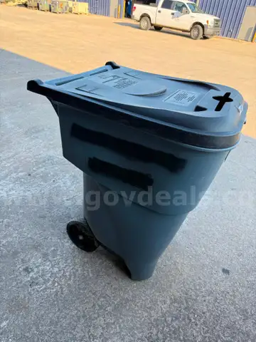 95 gallon trash receptacle