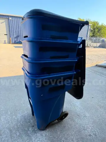 95 gallon trash receptacles, lot of 4