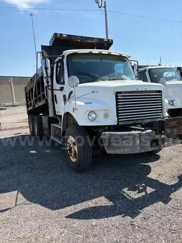 2010 Freightliner M2 106