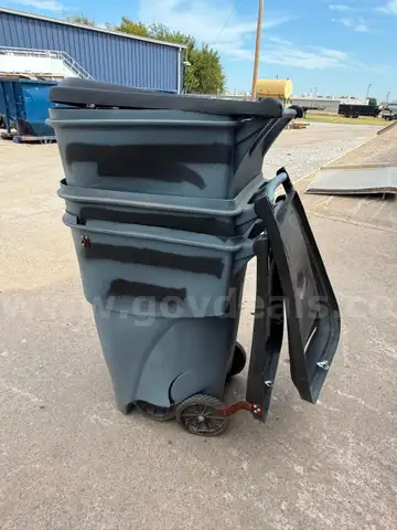 95 gallon trash receptacles, lot of 3