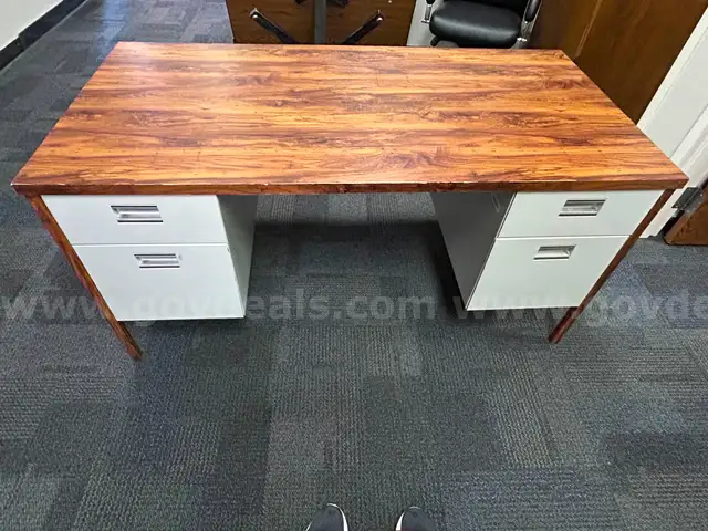 Desk - Metal  - 4 Drawer