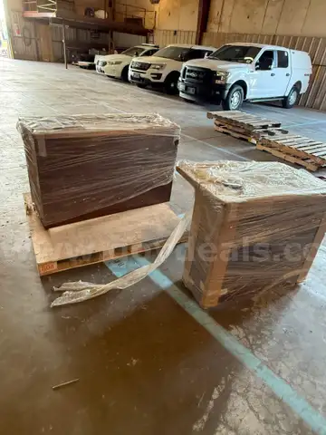 Tables, work surfaces, lot of 2