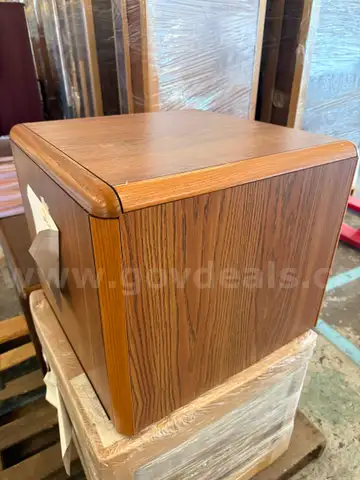 Tables, end, lot of 2