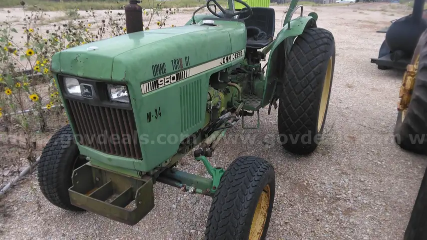 Tractor - John Deere 950