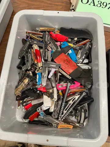 Knives, approximately 30lbs